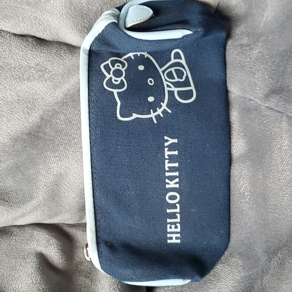 Sanrio Handbags - HELLO KITTY CASE POUCH 👝